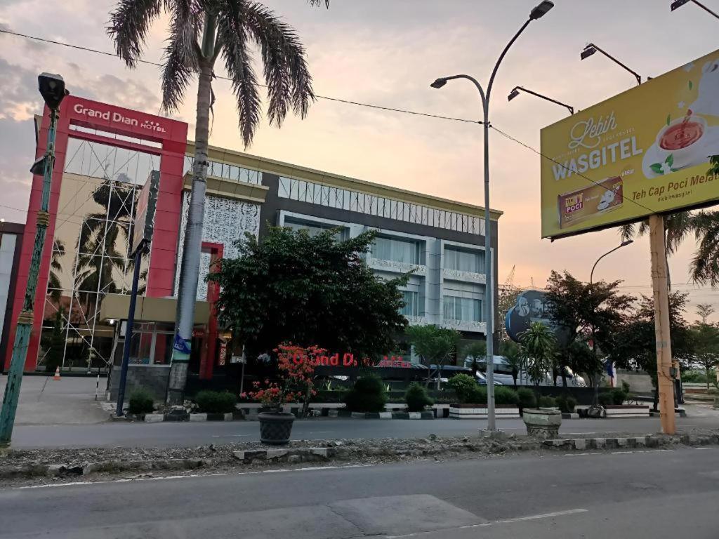Grand Dian Hotel Slawi Tegal  Dış mekan fotoğraf