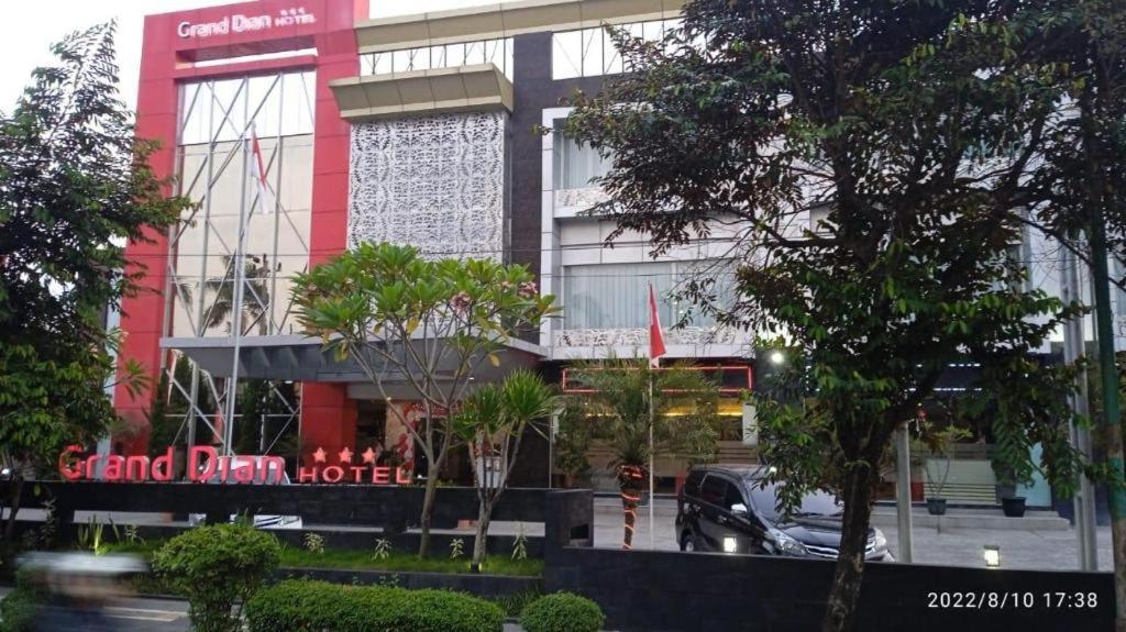 Grand Dian Hotel Slawi Tegal  Dış mekan fotoğraf