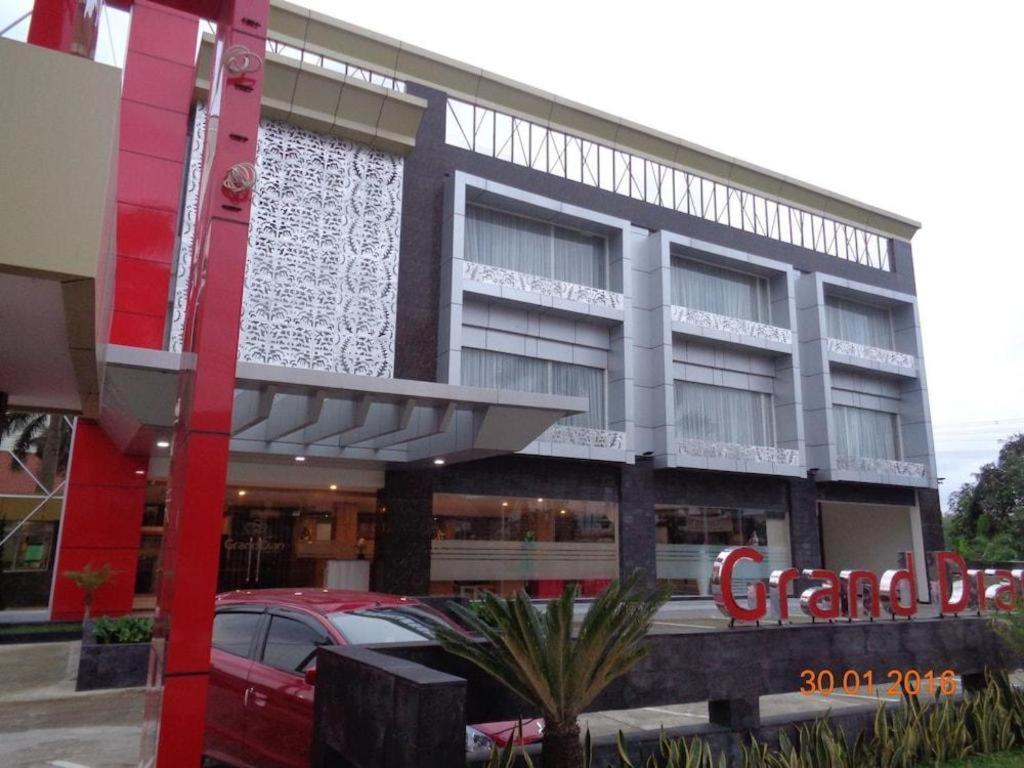 Grand Dian Hotel Slawi Tegal  Dış mekan fotoğraf